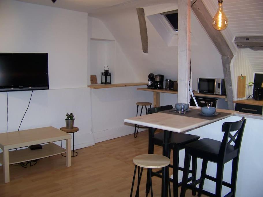 Rennes: Studio 4 Couchages, Proche Commerces, Bus. Exterior photo
